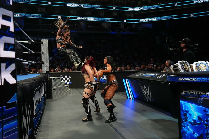 【映像】日本人女子、後輩にぶっ飛ばされ“開脚受け身”