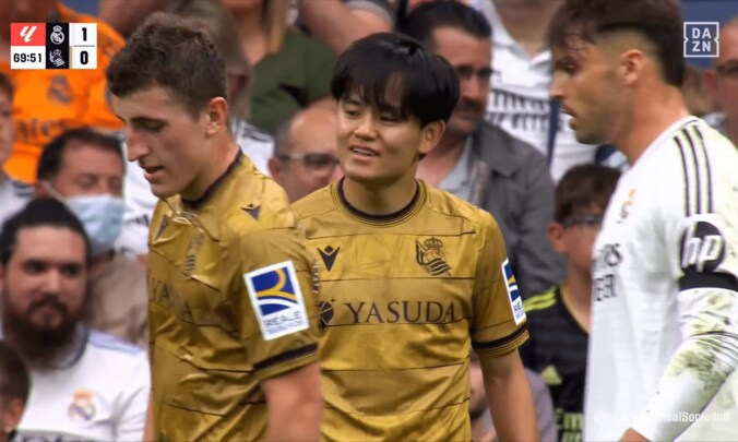 【写真・画像】英雄モドリッチの目に涙…久保建英ら両チーム選手が花道→家族や盟友クロースと熱い抱擁「深夜に号泣」「マドリード史上最高の10番」ベルナベウ最終戦で感動セレモニー　1枚目