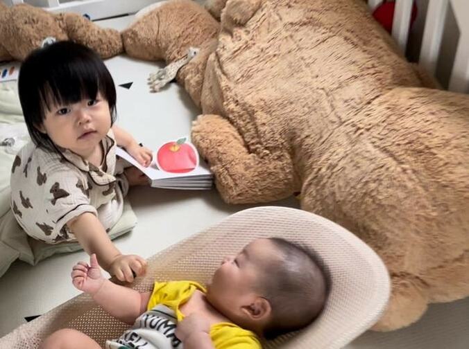  あいのり・桃、可愛すぎて苦しい長男の様子「たまらんっ」「癒される」の声  1枚目