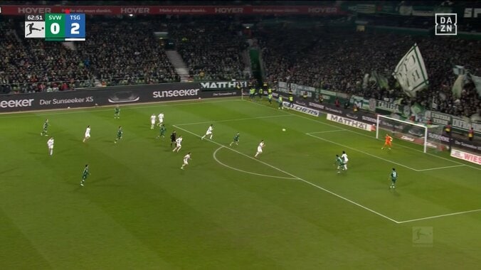 日本代表DF「ごっつぁんアシスト」が幻に…「めちゃくちゃいい攻撃関与だったのに」VAR→オフサイド取り消しでファン落胆 4枚目