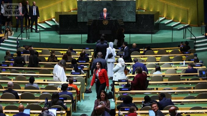 イスラエル・ネタニヤフ首相が登壇し、退出する各国代表団