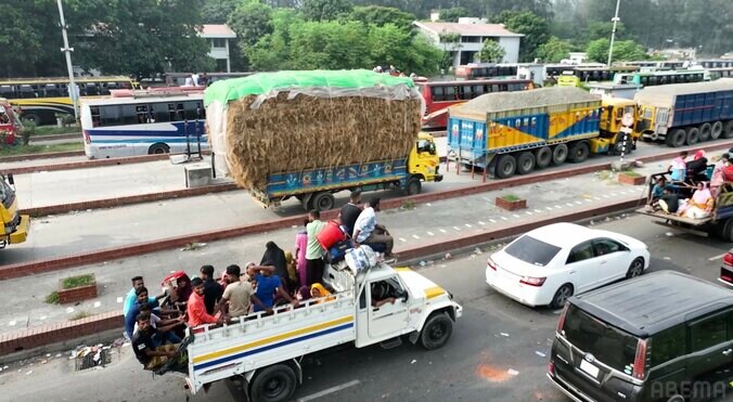 【写真・画像】銃を持った軍人が出動「撮影禁止だ！」南アジアの渋滞に、日本人ディレクターが驚愕「横のバスは麻薬の売人でした」　2枚目