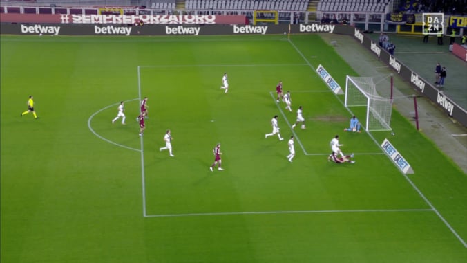 「巨大な失態」鈴木彩艶が“股抜き被弾”で唖然…「先制点をプレゼント」「完全なる悪夢」4失点の復帰戦に現地メディア辛辣＆スタメン論争も 3枚目