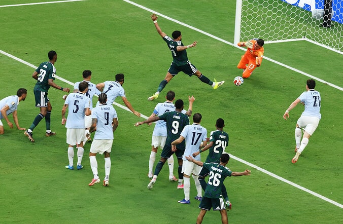 【写真・画像】【W杯】ベルギーの“最強守護神”を打ち破った衝撃ゴラッソに「クルトワでも止められないのか」SNS騒然　1枚目