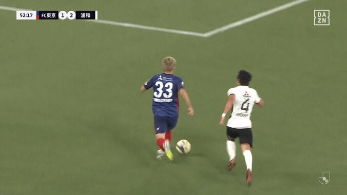 嘘だろ? 日本代表ドリブラーの爆速50m独走にSNS騒然「あんな速かったのか」「怖すぎる」圧巻ドリブル突破→アウトサイドパスで決定機演出 3枚目