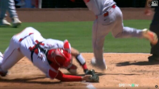 触ってないだろ！エンゼルス戦で敵軍監督がブチギレ退場 オホッピーが“微妙すぎるタッチプレー”もリプレイ検証で判定覆らず“激昂” 4枚目