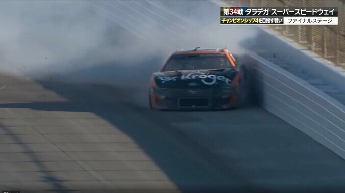 観客が総立ちで「え？なんで！？」 まさかの“2連玉突き”事故にサーキット騒然「クリアって言われたはず」ドライバーは放心、ファンも頭を抱える 2枚目