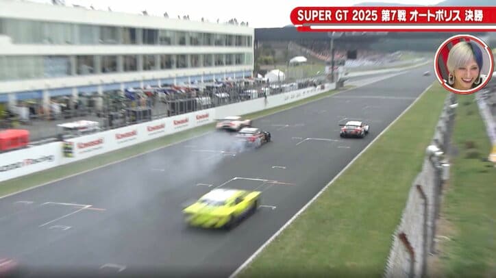 【写真・画像】GT-Rがバースト→“予期せぬ”ストレート横断で「大事故になるところやった」 危機一髪の瞬間に現役レーサーは「右に避けた方が…」と指摘　1枚目