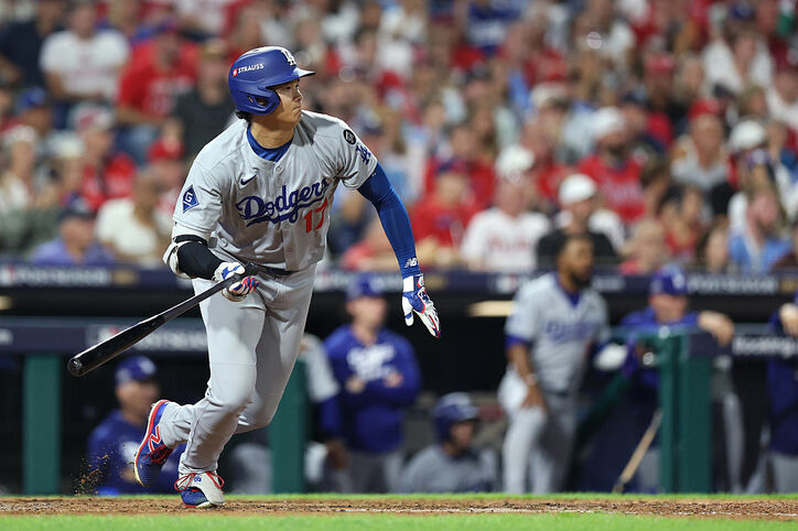 【写真・画像】一体、何が起きた…！？ 大谷翔平の打席で“想定外のハプニング”「審判怒ってる？」「シャレにならん」相手捕手に異変→まさかの衝撃展開に　1枚目