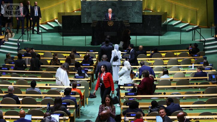 イスラエル・ネタニヤフ首相が登壇し、退出する各国代表団