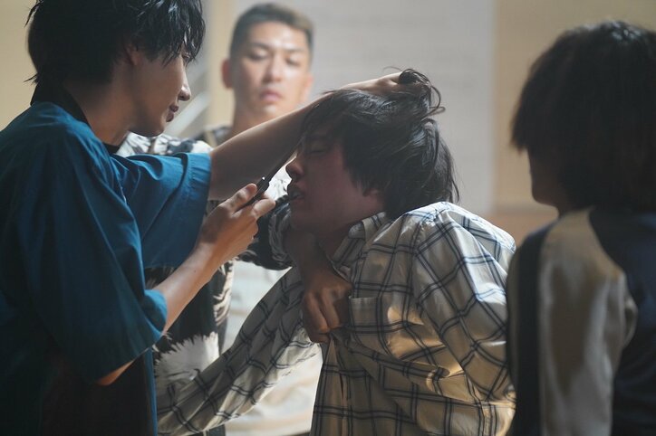 半グレの兄から“特殊詐欺の受け子”になるよう強要 追い詰められた弟はナイフを手にとり…『覆面D』第5話