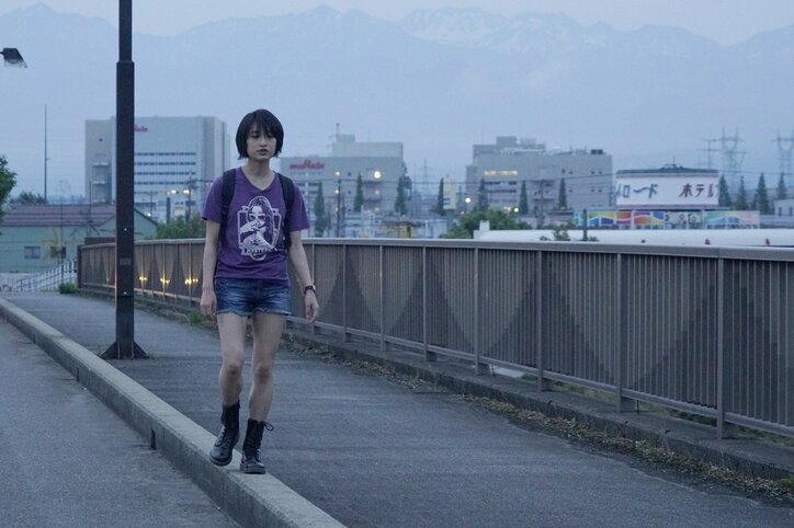 スクールカーストの頂点に君臨する成田凌、そしてそれを眺める「私」…エモさ爆発『ここは退屈迎えに来て』場面写真解禁