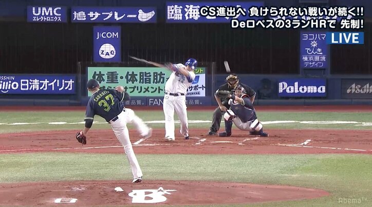 54歳・森球審のマスクに150キロ速球+筒香のファウルが直撃! 足元ふらつくもすぐに立ち直るプロ根性