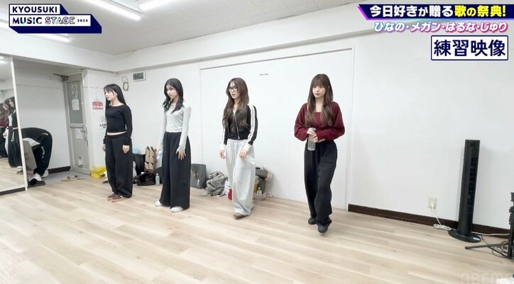 スタイルの良さが際立つ衣装でキレキレダンス披露