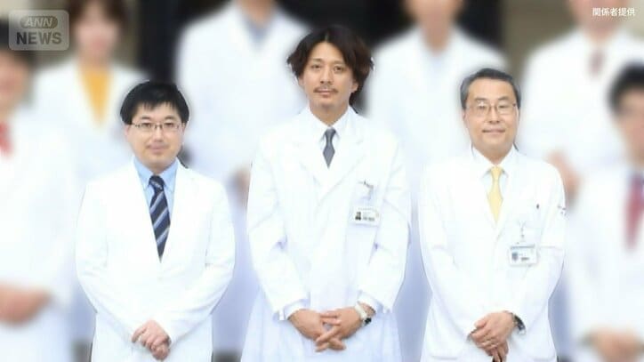 白衣を着た（左から）吉崎被告、引地被告、佐藤被告