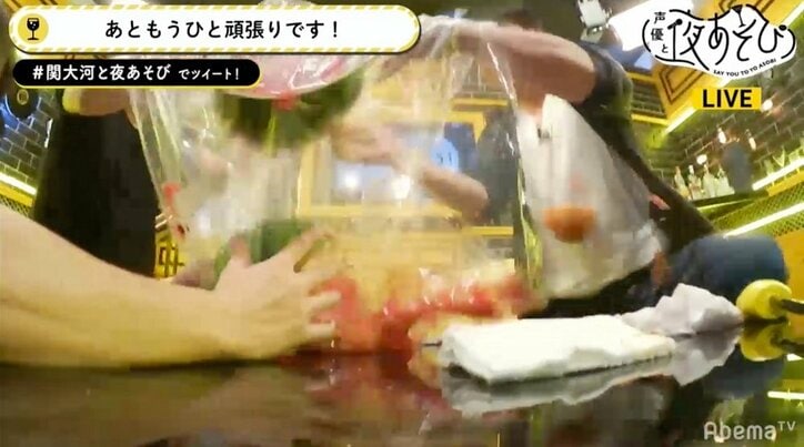関智一＆大河元気、人気声優2人がスイカ大爆発で汁まみれ「ズボン、びっしょりだし！」