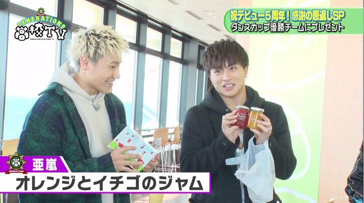 女子用グロスをたっぷり塗ったメンディーのぷるぷるの唇に裕太が近づいて…