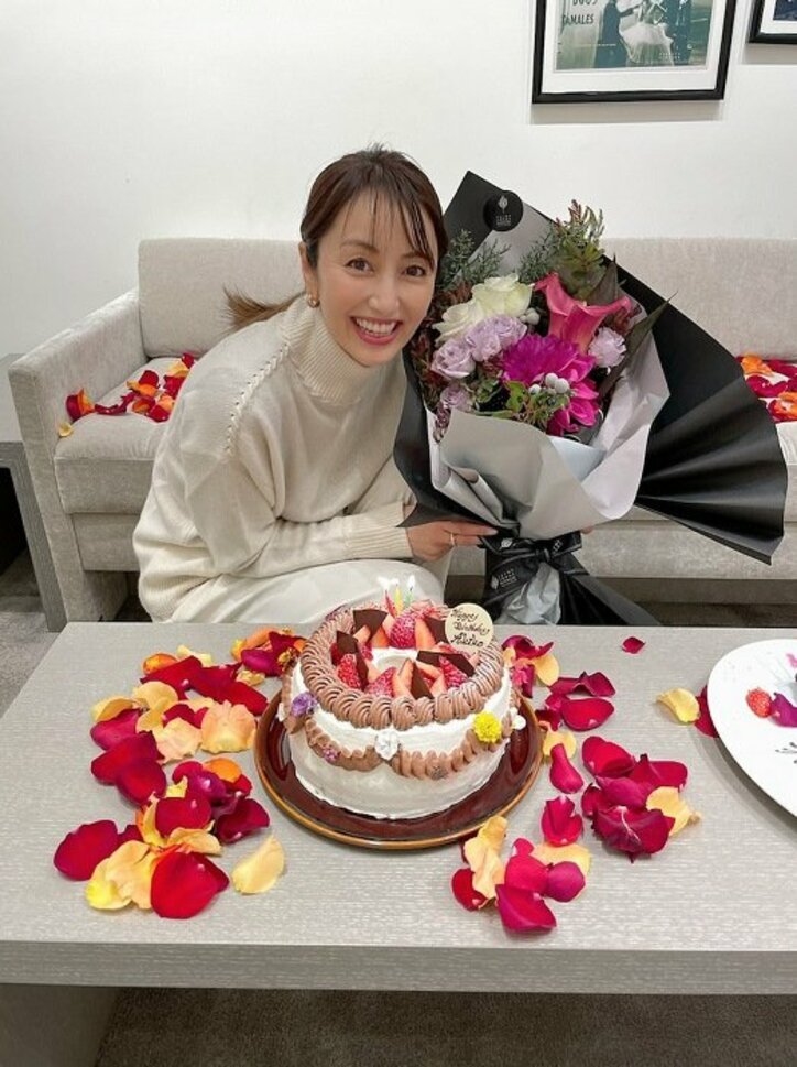 矢田亜希子、贅沢な誕生日ケーキに感激「1人で食べちゃいました」