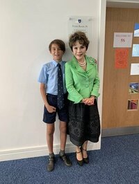 デヴィ夫人『PAPPLEWICK SCHOOL 卒業式 ~⑤』