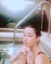 梨花、美ヒップあらわな女豹風ポーズに絶賛の声「完璧な曲線」「美しすぎる」