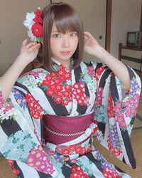 人気コスプレイヤー・えなこ、夏本番の華やかな浴衣ショットが「激激かわゆい」と大好評