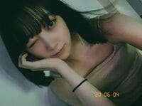 堀未央奈、キュートな頬杖セルフショットが「可愛いとセクシーの共存」「フォトジェニック！」と話題