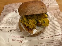 高橋愛『まこと鯖バーガー』