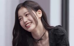 奇跡の8頭身！長すぎる脚に衝撃！異次元スタイルを誇る16歳の美しすぎる練習生に会場どよめく「一番目立っていた」