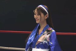 「めっちゃ美人さん」“9頭身”ラウンドガール、いきなり開脚で大回転「何してんねん」「スタイルがレベチ」驚きの声