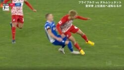 ゴツすぎるだろ！堂安律が鬼チャージ→体当たりタックルを炸裂した瞬間　自分よりデカい相手を余裕で吹っ飛ばした“強靭フィジカル”にスタジアム騒然