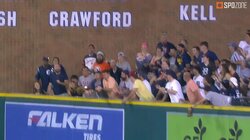 大谷翔平の同僚が“幻”の初アーチ、観客の軽率な振る舞いに「退場させろ」批判の声