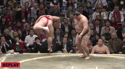 白鵬、41度目の優勝に向けて白星発進　阿武咲を突き落とし