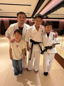  小原正子、空手で昇段・昇級した息子たちへ感動のメッセージ「自慢の息子です！」 