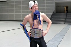 青木真也、かつての主戦場で「目隠し乳隠しデスマッチ」 “Wブラ”で勝利の余韻かみしめる