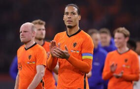 「テーブルクロス？」「最悪だ」2大会ぶり出場のオランダ代表のW杯ユニフォーム発表も特にアウェイが不評「アマチュアっぽい」「トレーニングシャツ？」