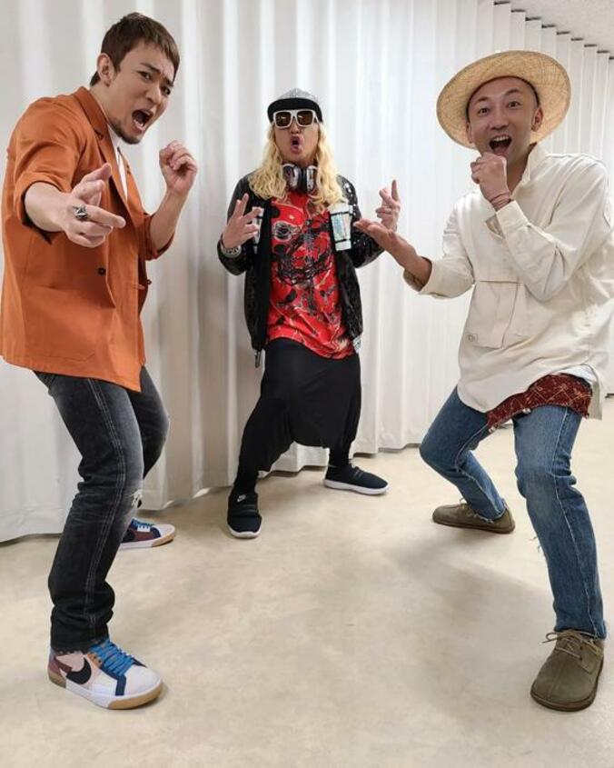  DJ KOO、FUNKY MONKEY BΛBY'Sとの3ショットを公開「DJが要るような時は是非お声掛け下さい！」  1枚目