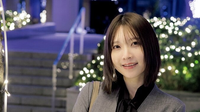 【写真・画像】“偶然再会した同級生がスーツを脱ぎ捨て…” 2.5次元モデル・あまつまりなを妄想デート撮 『週刊SPA！』　1枚目