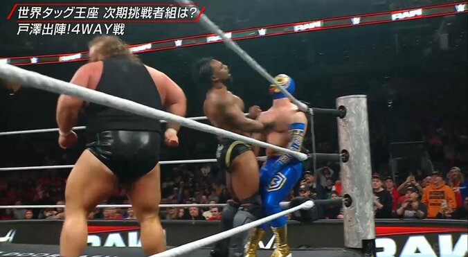 「史上最も予測不能なローブロー」前代未聞の珍事 倒れた選手の頭部が股間を直撃 「ピタゴラ」「これはさすがに草」ファン笑撃 3枚目