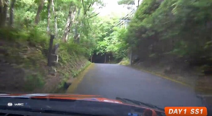 ラリージャパンで日本人ドライバーにいきなり悲劇！ 側溝にタイヤが…勝田、衝撃アクシデントで波乱の幕開け 2枚目