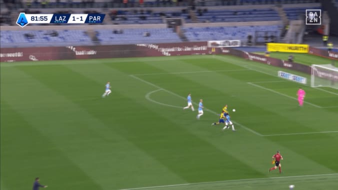 「異次元だ」鈴木彩艶の“70mザイオン砲”で敵陣カオス！？「精度マジでえぐい」衝撃パントキックで決定機演出 5枚目