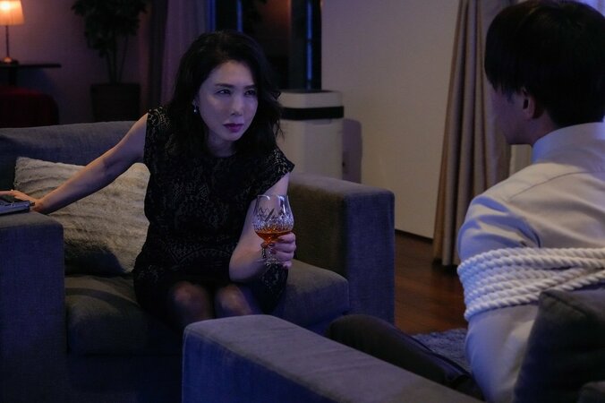 【写真・画像】ママ活の成れの果て 美魔女の怒りを買い軟禁されるも…成宮寛貴演じる殺人鬼の凶暴性に驚愕　2枚目