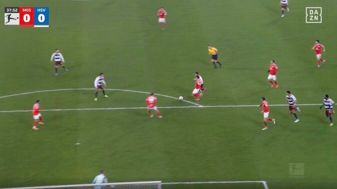 ウソでしょ…！？ 佐野海舟、衝撃の“高速スライディング”「止めるんかい！」爆速ランニング→体を投げ出した“神ディフェンス”「上手すぎやろ」 3枚目