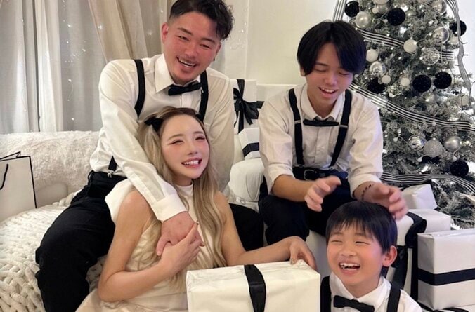 【写真・画像】「整形総額1000万円」34歳美人ママ、自宅豪邸の洗面所を披露「ホテル仕様にしたはいいけど…」後悔も　1枚目