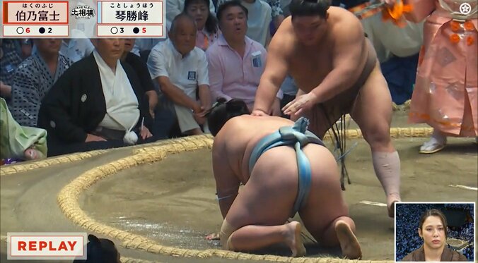 「これはガッカリ」「客に失礼」伯乃富士の立ち合いに館内騒然…怒号、憤りの声も「首の後ろに一発入った。琴勝峰がちょっとフラフラと…」元若乃花も困惑 4枚目