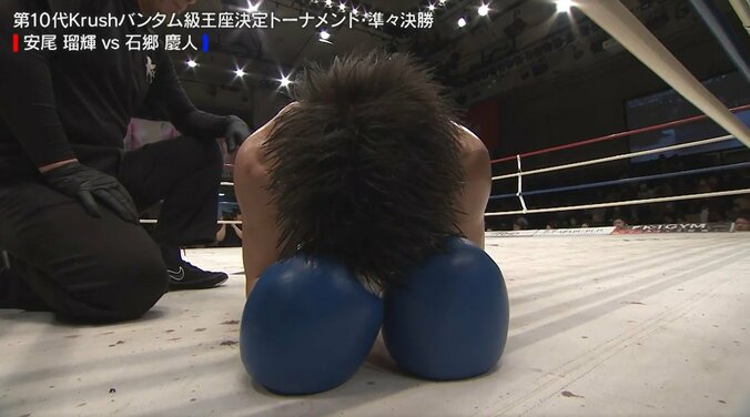 「指が裂けたようだ」「痛そうで見てられない」ファン悲痛なアクシデント ローブローも重なる不運をはねのけダウン奪う激勝 3枚目