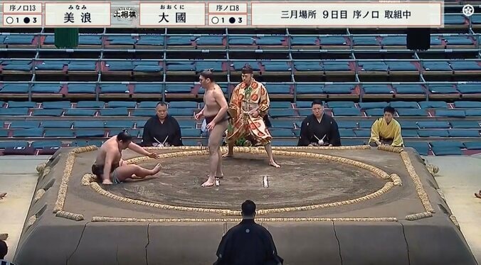 取組前に「倒しちゃった」　行司「待て待て待て！」制止も…立ち合いのハプニングにファン驚き「これはケンカの予感」 3枚目