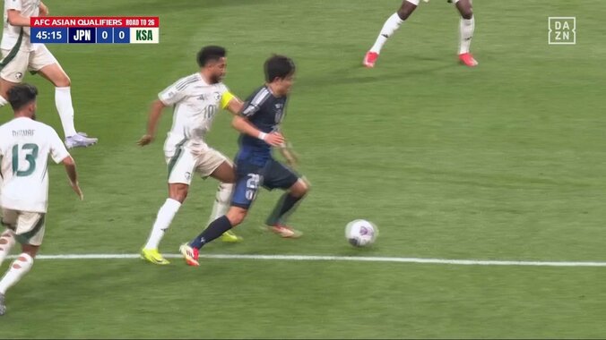 【映像】久保建英、足にボールがくっつく“メッシ級ドリブル”