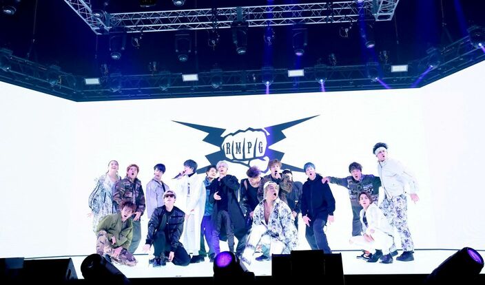 THE RAMPAGE、デビュー前からの軌跡をたどる約5年間の集大成となったステージ、16人の想いが詰まった珠玉の一夜に感動の声が溢れる【ライブレポート】