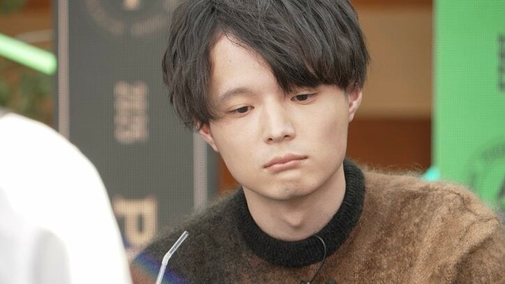 【映像】強者プロも騙される、世界女王の冷静すぎる“ブラフ”