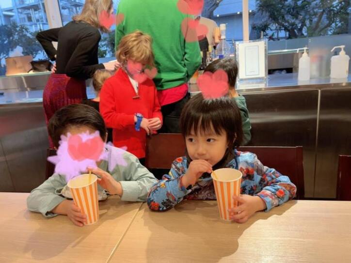  川崎希、友人と英語で会話する息子「海外のお友達も多い」 